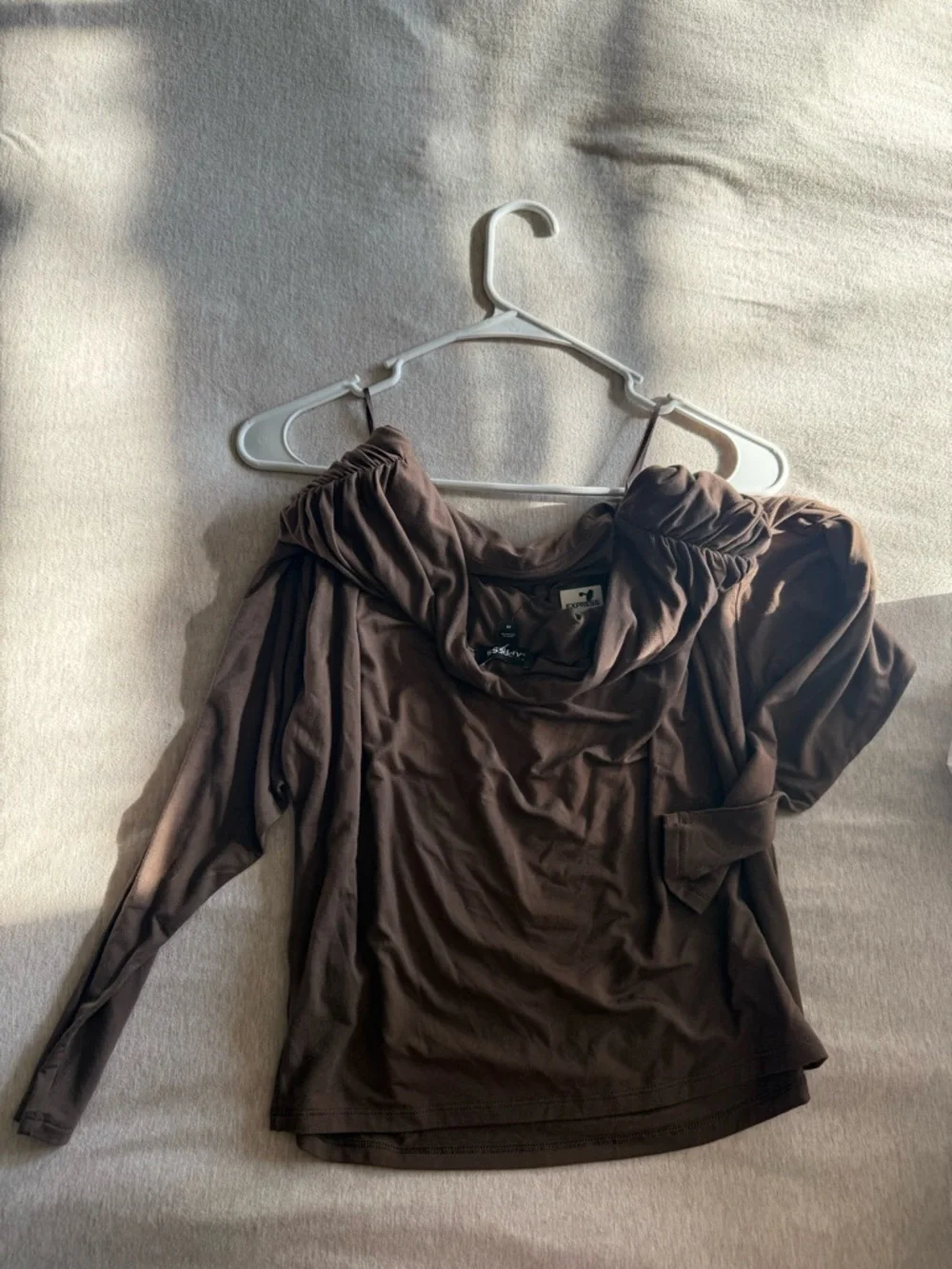 Express XS Brown Off-Shoulder Long Sleeve Top - Picture 2 of 3